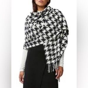 New DKNY Women's Oversized Houndstooth Fringes Scarf Black & Cream Blanket Wrap